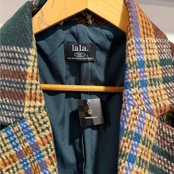 Dressed in Lala Coat - Picture 2 of 3